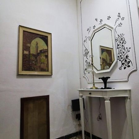 The House To The Walls เซียนา ภายนอก รูปภาพ